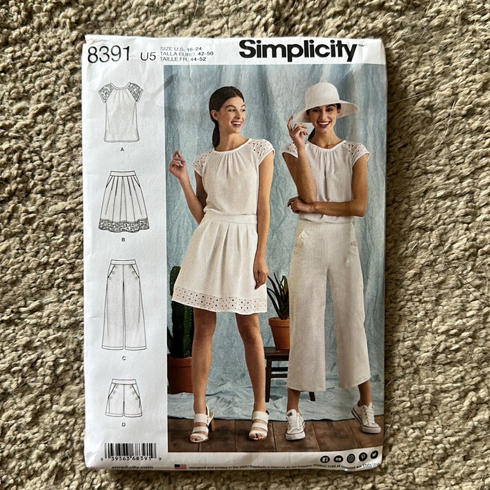 Simplicity pattern #8391 size 16-24 (US)